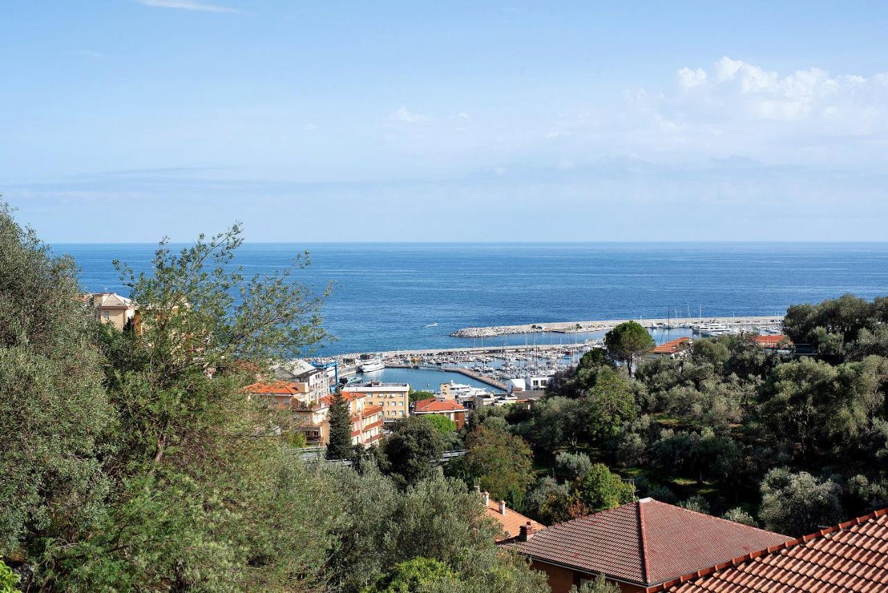 Esclusiva Terrazza Vista Porto Appartement Varazze Buitenkant foto