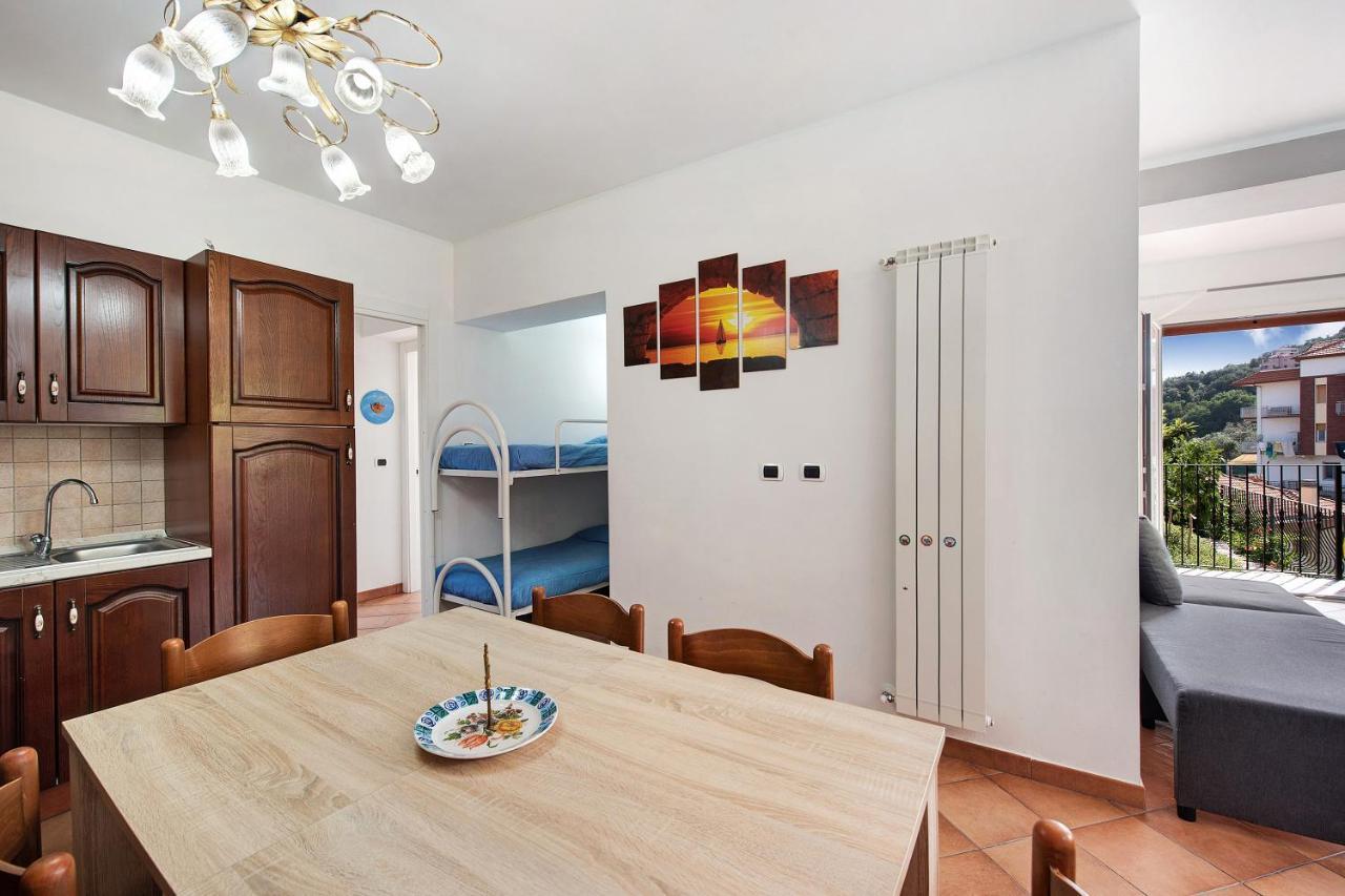 Esclusiva Terrazza Vista Porto Appartement Varazze Buitenkant foto